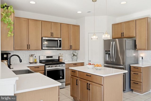 215 UPPERVILLE DR, Stephens City, VA 22655