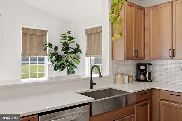 215 UPPERVILLE DR, Stephens City, VA 22655