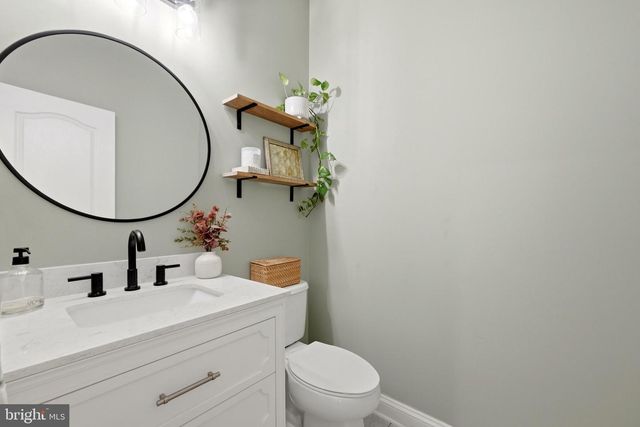 215 UPPERVILLE DR, Stephens City, VA 22655