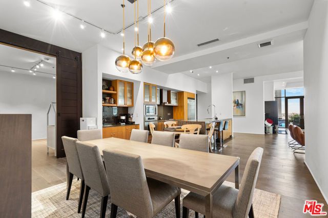 1111 S Grand Avenue PH 1, Los Angeles, CA 90015