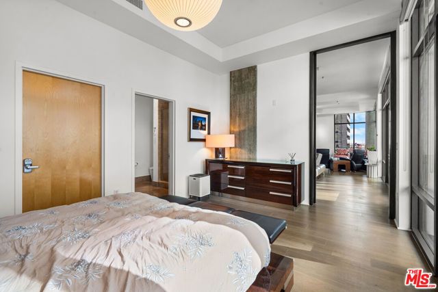 1111 S Grand Avenue PH 1, Los Angeles, CA 90015
