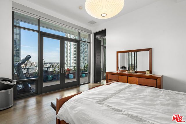 1111 S Grand Avenue PH 1, Los Angeles, CA 90015