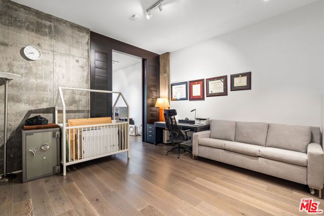 1111 S Grand Avenue PH 1, Los Angeles, CA 90015