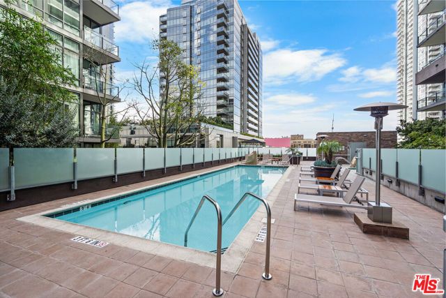 1111 S Grand Avenue PH 1, Los Angeles, CA 90015