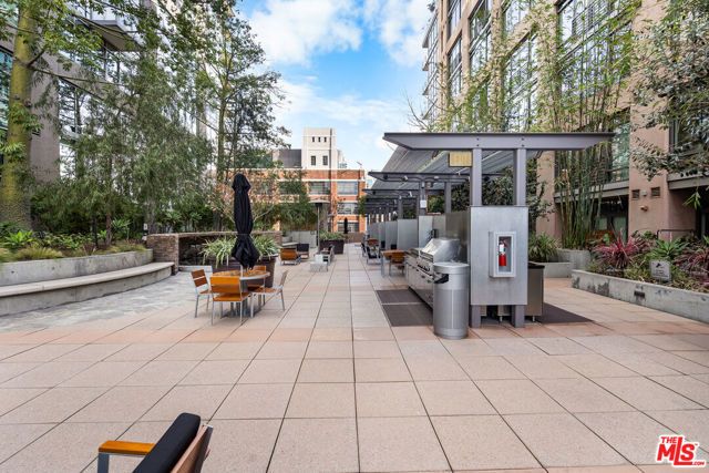 1111 S Grand Avenue PH 1, Los Angeles, CA 90015