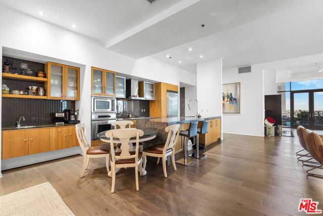 1111 S Grand Avenue PH 1, Los Angeles, CA 90015
