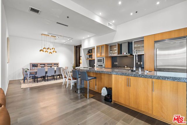 1111 S Grand Avenue PH 1, Los Angeles, CA 90015