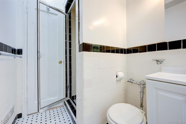 76-35 113th Street 1A, Forest Hills, NY 11375