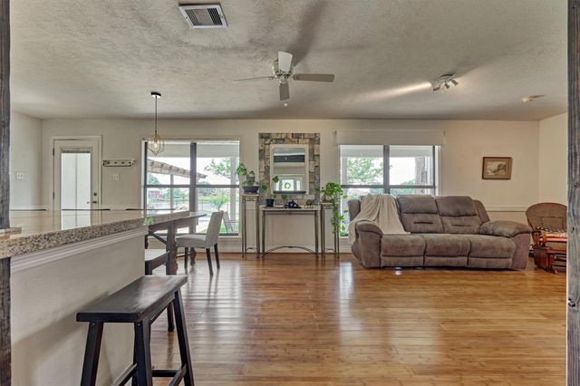 438 Lazy Lane, Montgomery, TX 77356