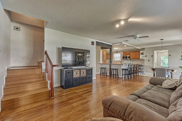 438 Lazy Lane, Montgomery, TX 77356