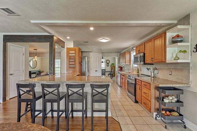 438 Lazy Lane, Montgomery, TX 77356