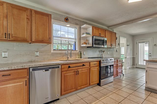 438 Lazy Lane, Montgomery, TX 77356