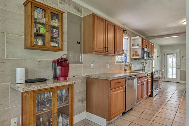 438 Lazy Lane, Montgomery, TX 77356