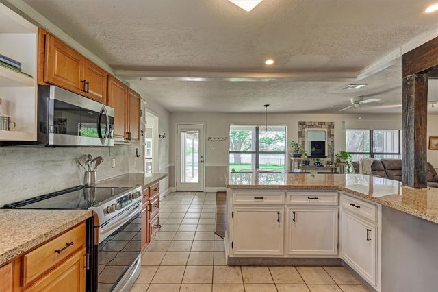 438 Lazy Lane, Montgomery, TX 77356