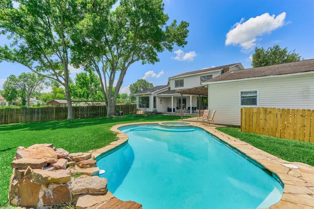 438 Lazy Lane, Montgomery, TX 77356