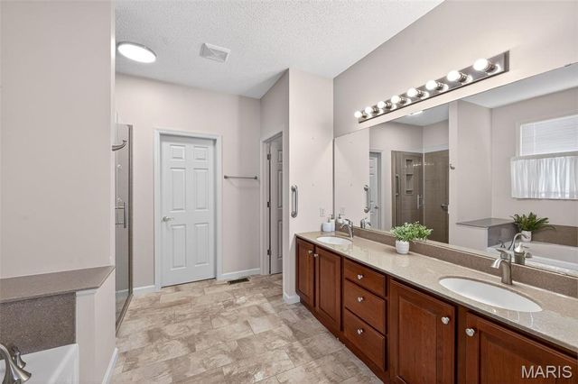 2098 Hawks Landing Drive S, Lake St Louis, MO 63367