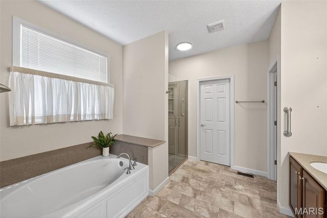 2098 Hawks Landing Drive S, Lake St Louis, MO 63367