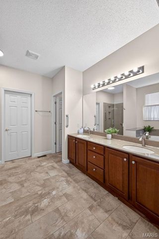 2098 Hawks Landing Drive S, Lake St Louis, MO 63367