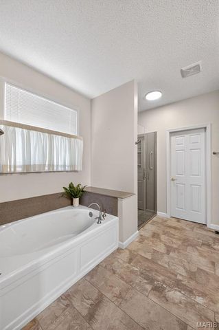 2098 Hawks Landing Drive S, Lake St Louis, MO 63367