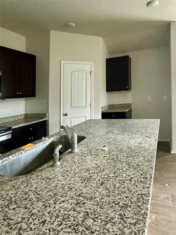 941 Armadillo DR, Seguin, TX 78155