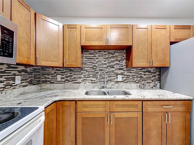 15525 BEDFORD CIRCLE E, Clearwater, FL 33764