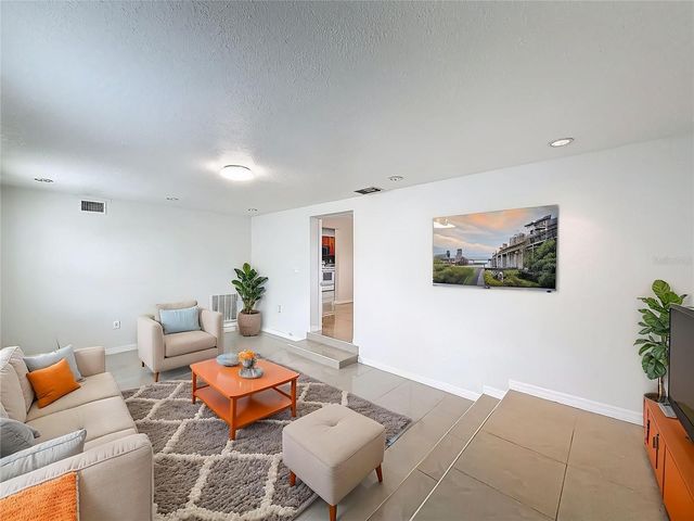 15525 BEDFORD CIRCLE E, Clearwater, FL 33764