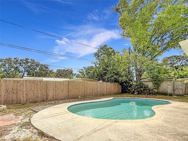 15525 BEDFORD CIRCLE E, Clearwater, FL 33764