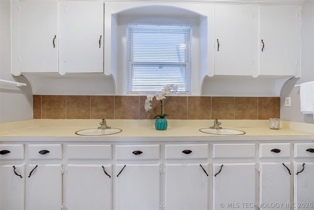 6 Mayfield Street, Sapulpa, OK 74066