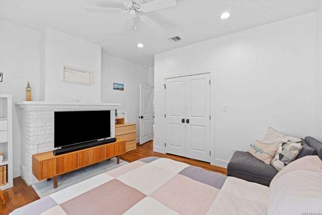 431 Queens Crescent St, San Antonio, TX 78212