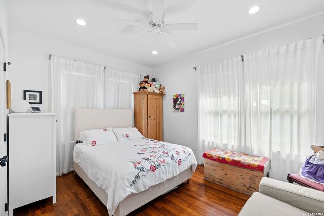 431 Queens Crescent St, San Antonio, TX 78212