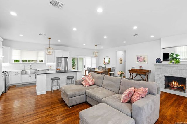 431 Queens Crescent St, San Antonio, TX 78212