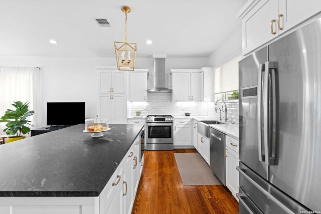 431 Queens Crescent St, San Antonio, TX 78212