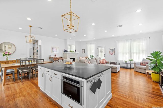 431 Queens Crescent St, San Antonio, TX 78212