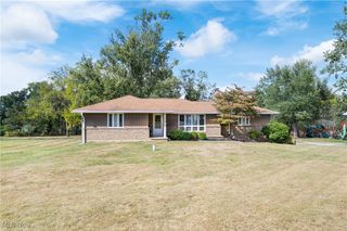 5109 Columbus Road NE, Louisville, OH 44641