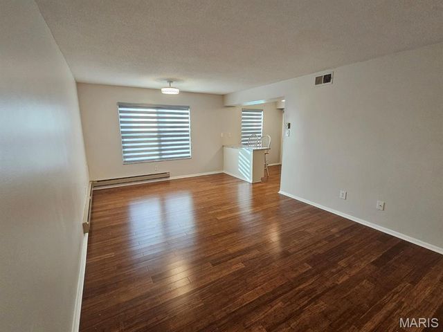 1672 Herault Place A, St Louis, MO 63125