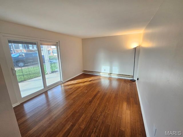 1672 Herault Place A, St Louis, MO 63125