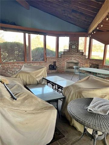 106 Brookview Road, Pittsburg, KS 66762