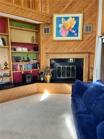 106 Brookview Road, Pittsburg, KS 66762