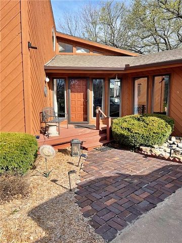 106 Brookview Road, Pittsburg, KS 66762