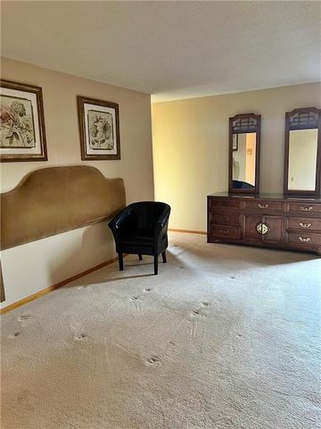 106 Brookview Road, Pittsburg, KS 66762