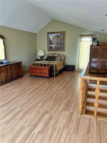 106 Brookview Road, Pittsburg, KS 66762