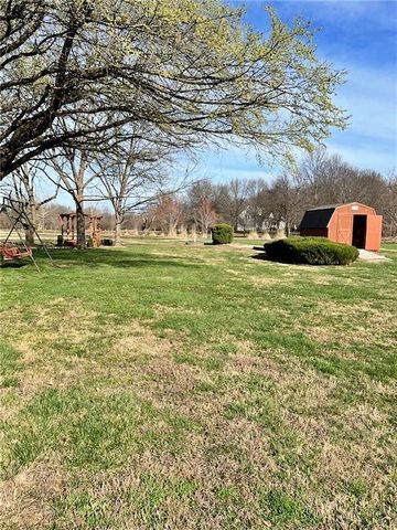 106 Brookview Road, Pittsburg, KS 66762