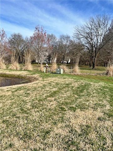 106 Brookview Road, Pittsburg, KS 66762