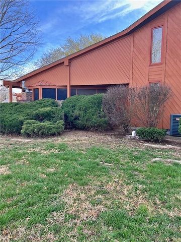 106 Brookview Road, Pittsburg, KS 66762