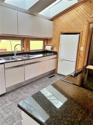 106 Brookview Road, Pittsburg, KS 66762