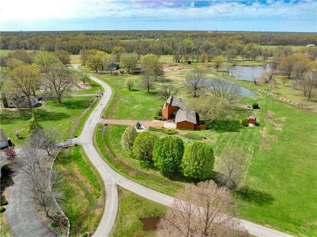 106 Brookview Road, Pittsburg, KS 66762