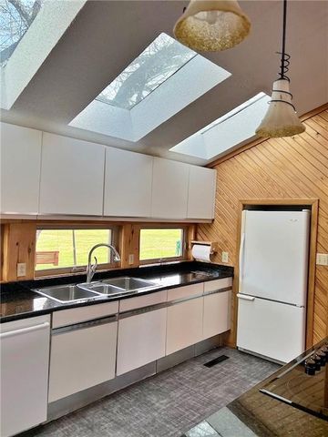 106 Brookview Road, Pittsburg, KS 66762