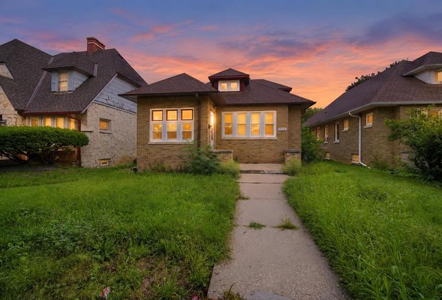 2718 N 46th STREET, Milwaukee, WI 53210