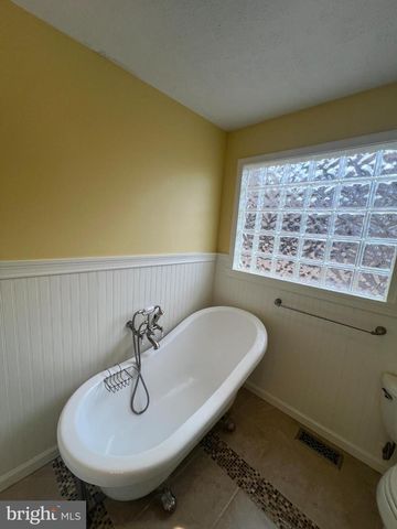 1244 MOUNTAIN VIEW RD, Fredericksburg, VA 22406