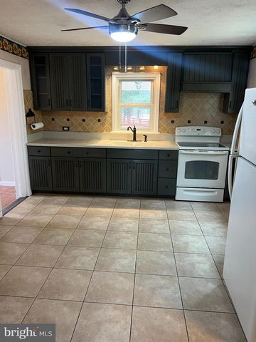 1244 MOUNTAIN VIEW RD, Fredericksburg, VA 22406